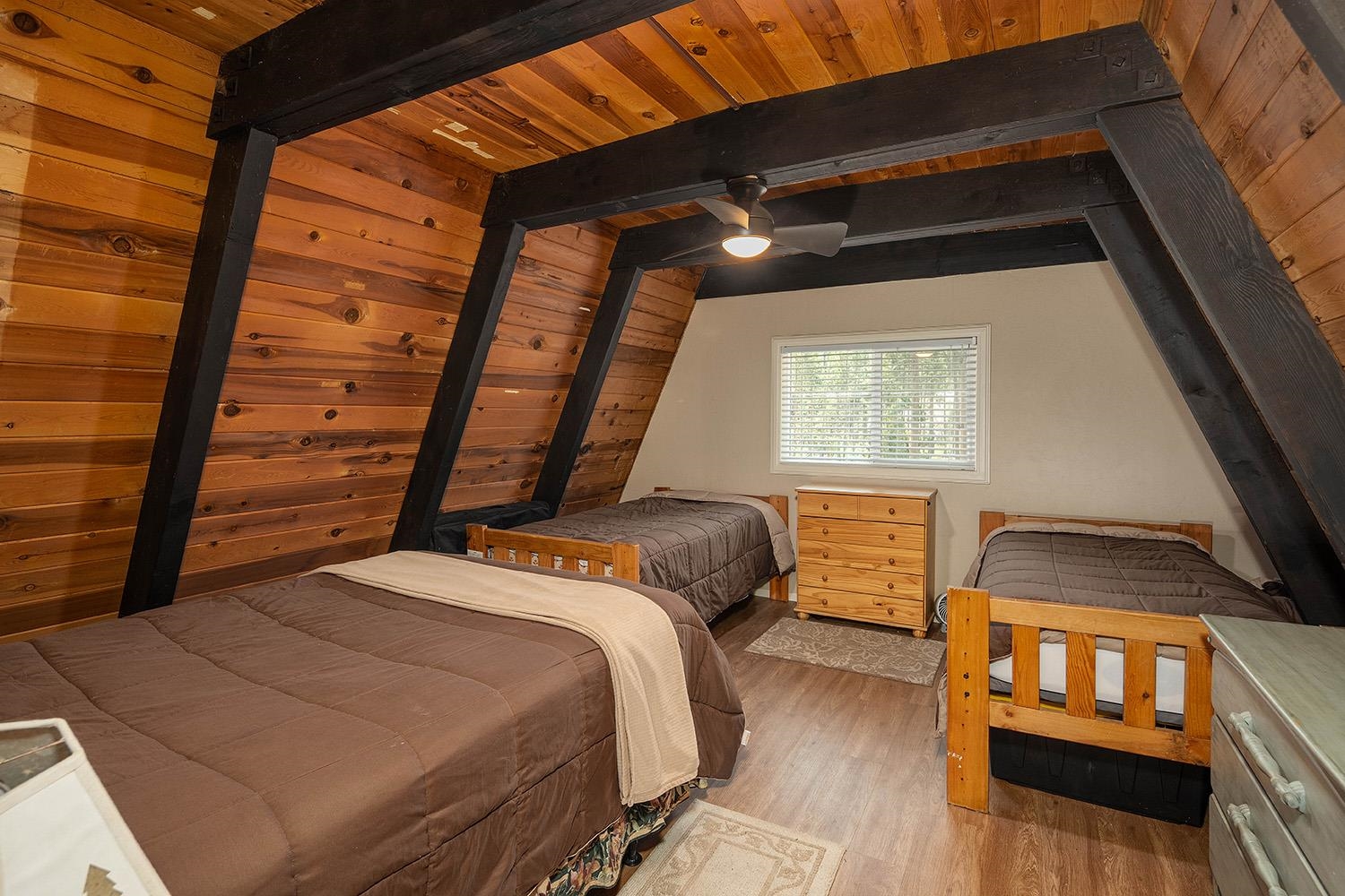 5514 Spruce Road Soda Springs, CA 95728 - Photo 14 of 18 Gallery Image 14