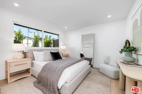 $1,699,000 | 533 North Catalina Street, Burbank, CA 91505