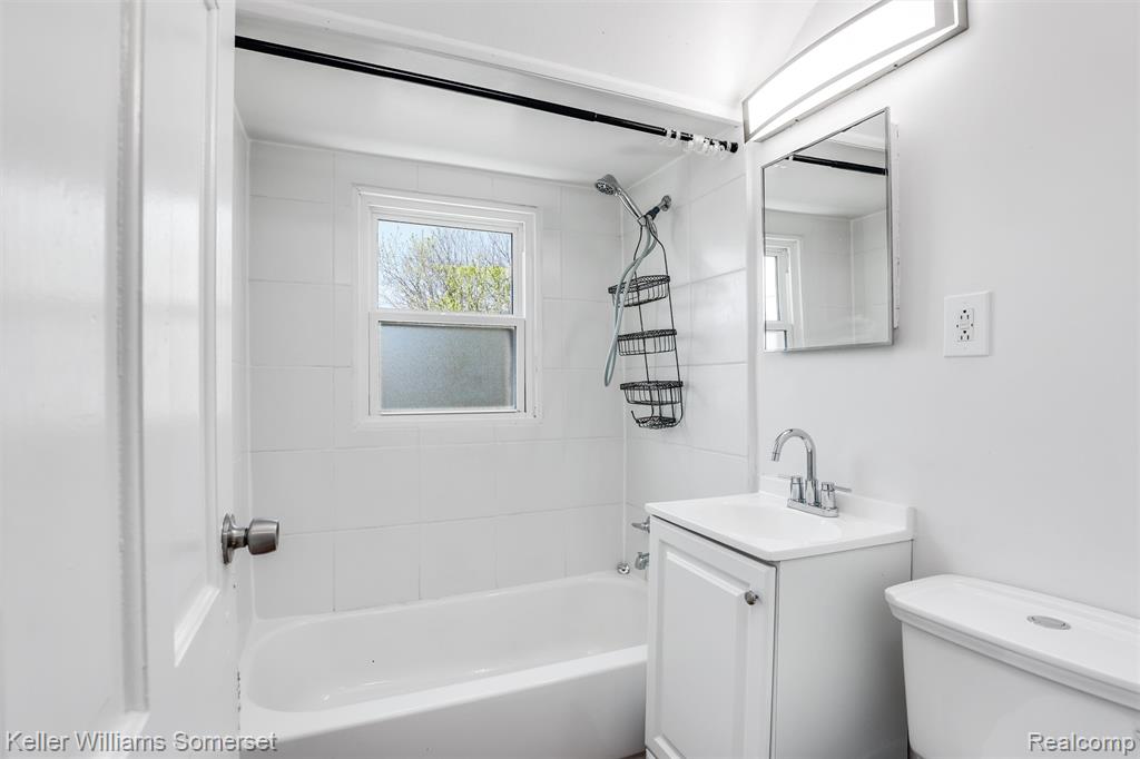 22005 Rausch Avenue Eastpointe, MI 48021 - Photo 11 of 30