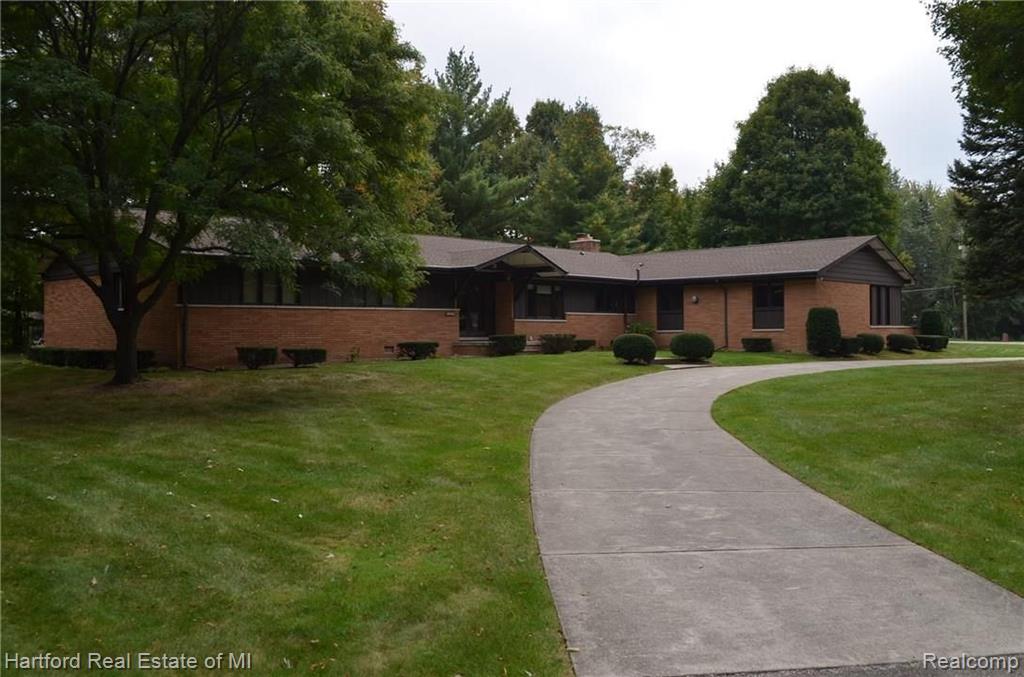 30098 Richmond Road Farmington Hills, MI 48334 - Photo 2 of 61
