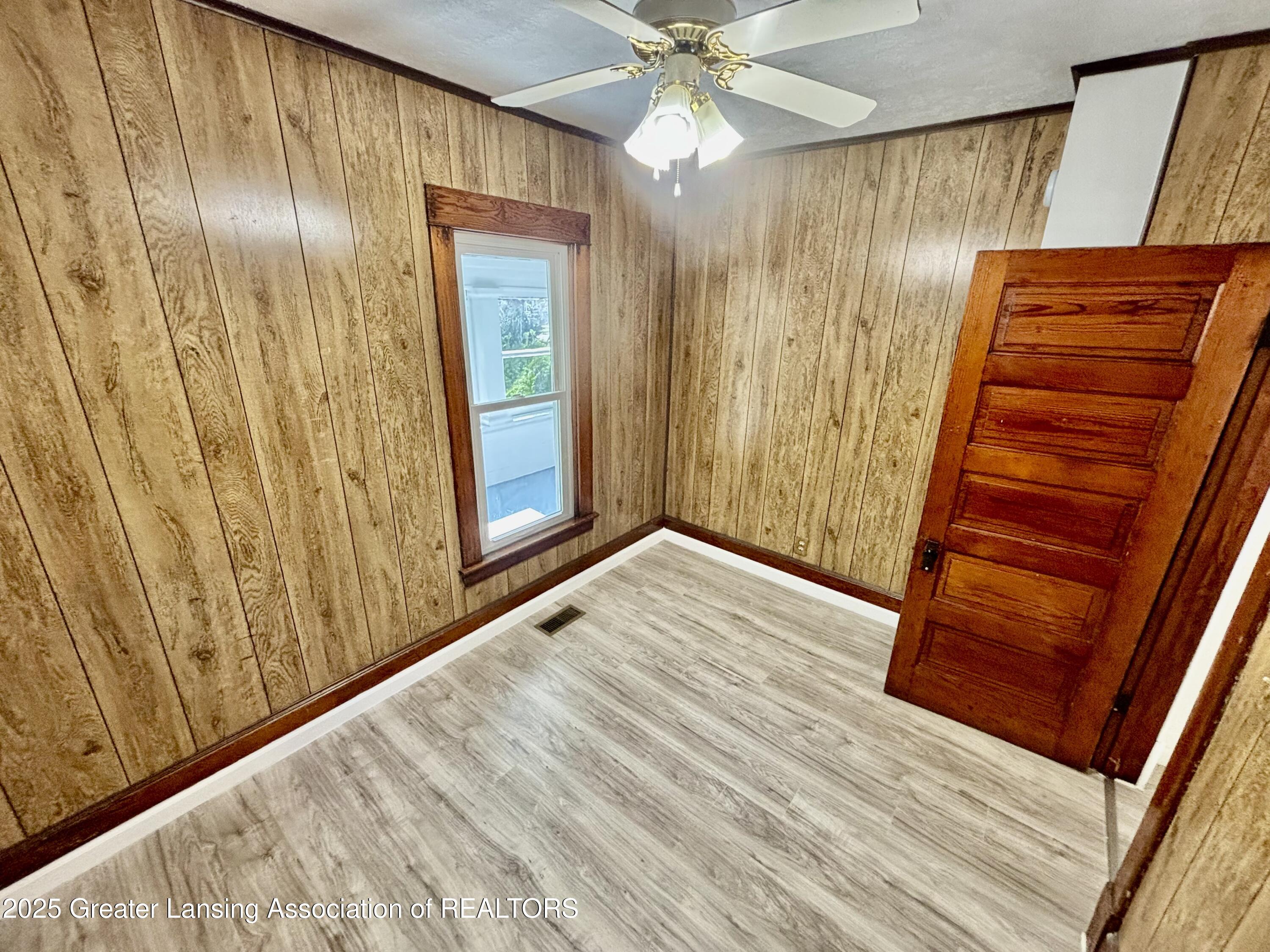 1620 Linval Street Lansing, MI 48910 - Photo 12 of 35 IMG_7086