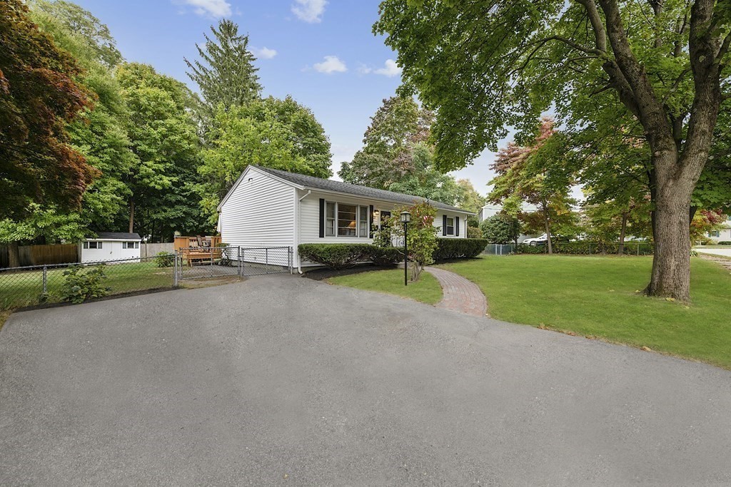 27 Clark Road Rockland, MA 02370 - Photo 3 of 32