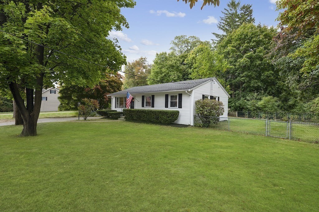 27 Clark Road Rockland, MA 02370 - Photo 4 of 32