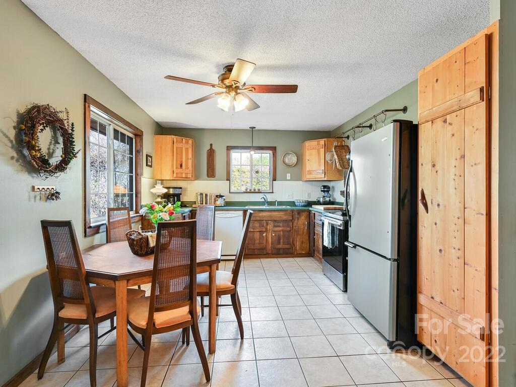 469 Coates Road Marshall, NC 28753 - Photo 7 of 45 Gallery Image 7