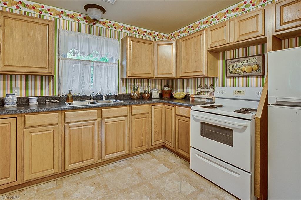 1669 Moore Road Asheboro, NC 27205 - Photo 33 of 50 Cabin kitchen