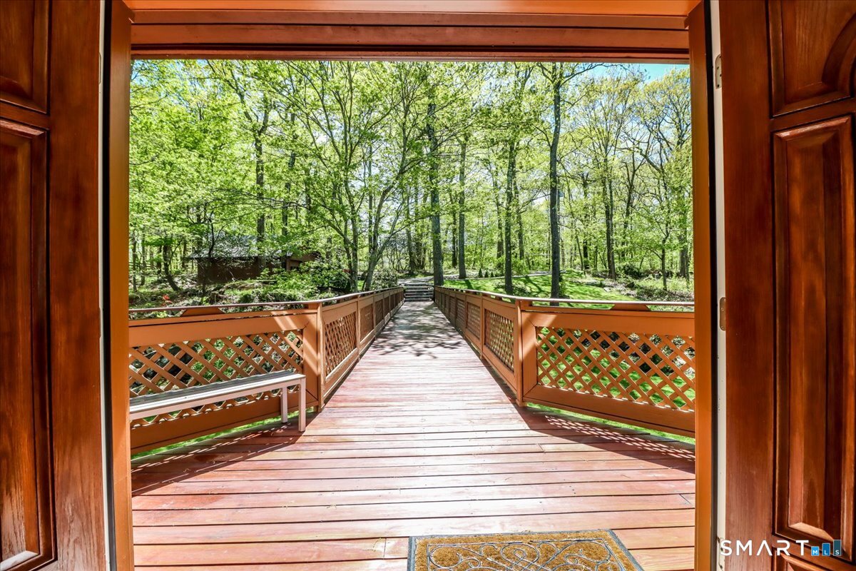 10 Hillcrest Court Ridgefield, CT 06877 - Photo 6 of 40