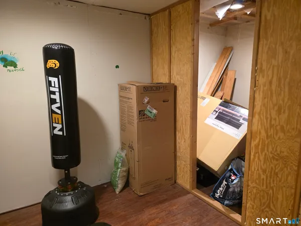 a view of an entryway with livingroom