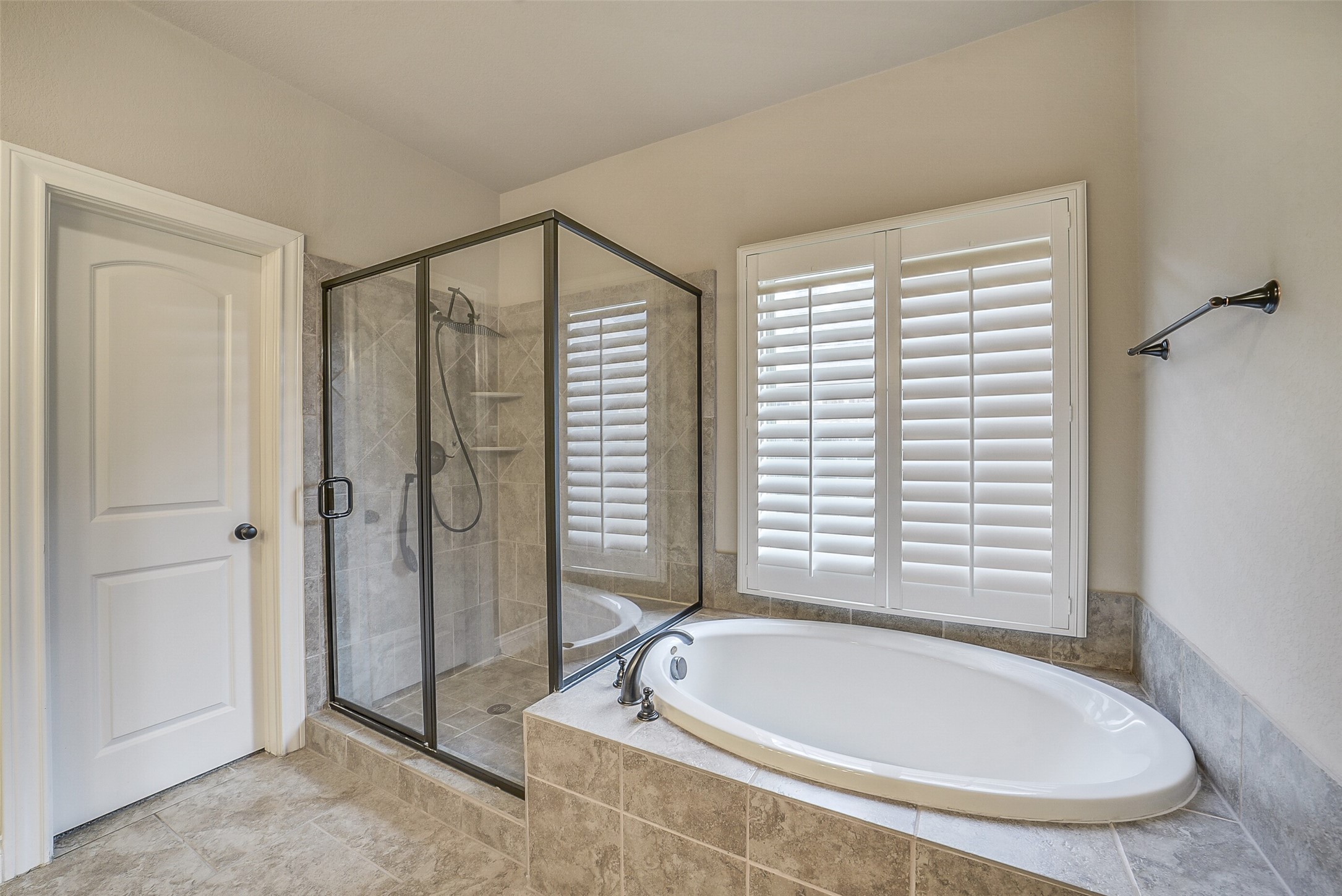 6413 Delta Crossing Court Rosenberg, TX 77471 - Photo 23 of 45 Walk-in shower and soaking tub