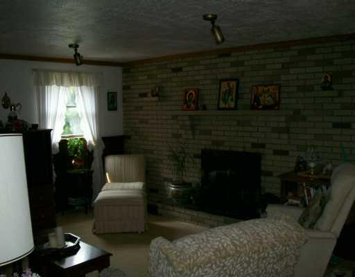 219 Moran Road Butler, PA 16002 - Photo 4 of 8 Living Room.
