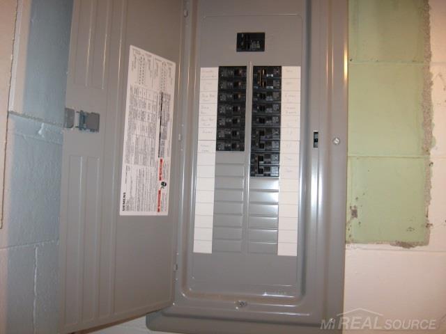 2090 Columbia Road Berkley, MI 48072 - Photo 17 of 21