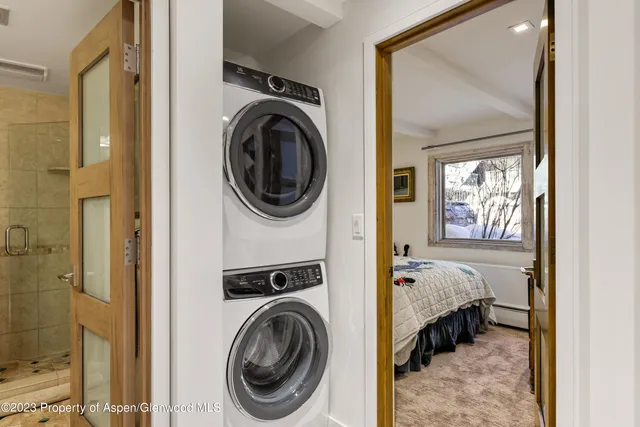 a view of a bedroom with washer and dryer