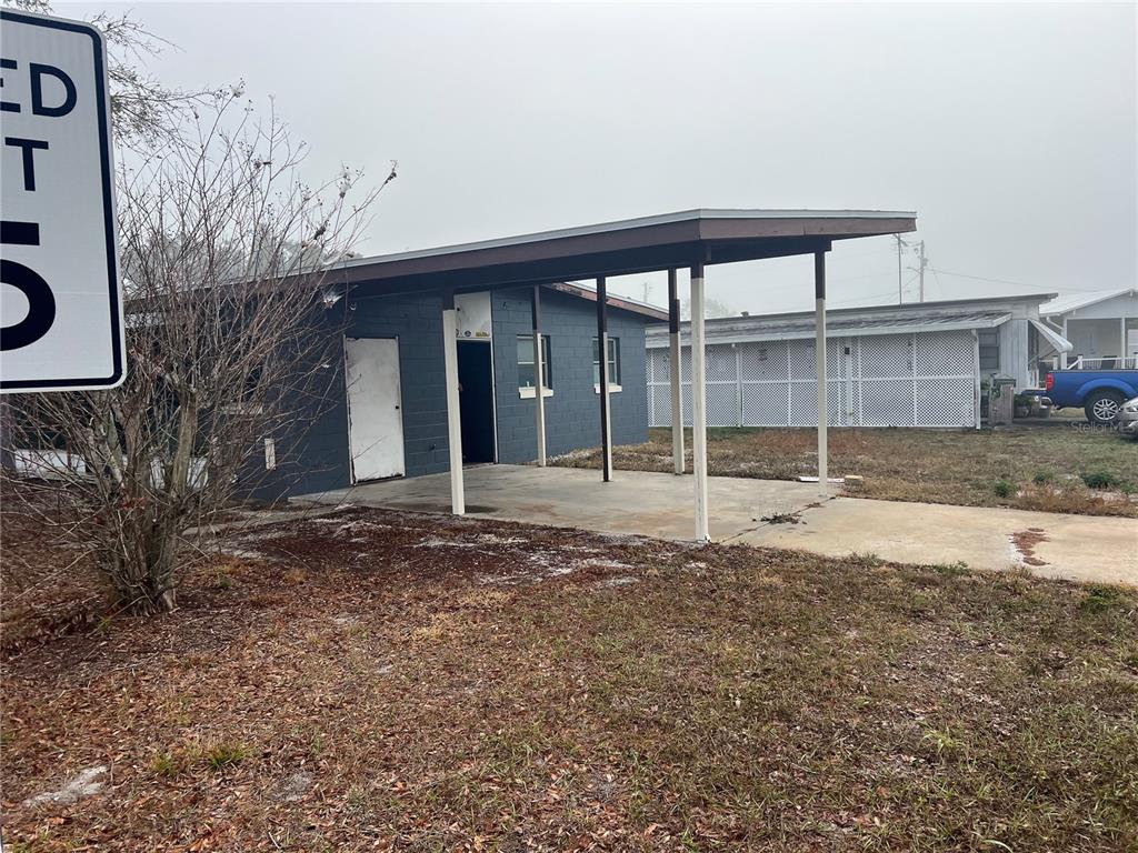 1121 Oakland Circle Tavares, FL 32778 - Photo 3 of 14