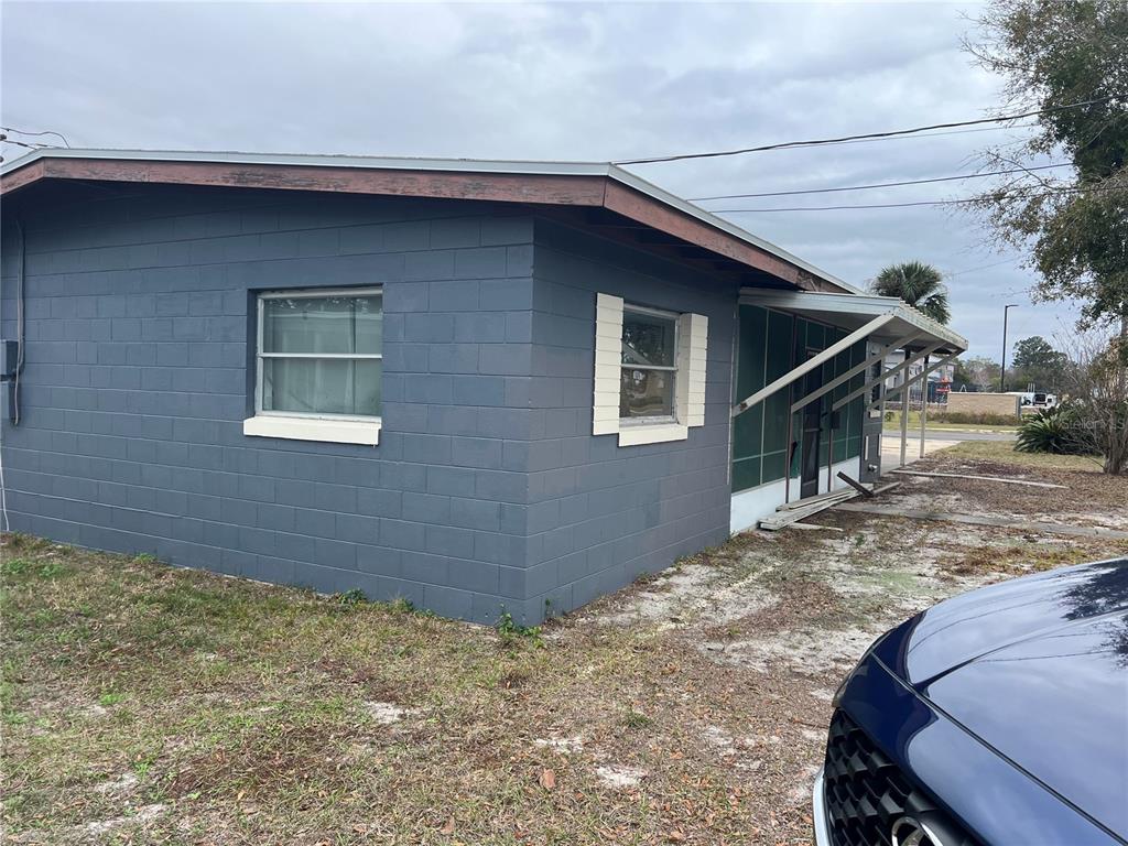 1121 Oakland Circle Tavares, FL 32778 - Photo 4 of 14