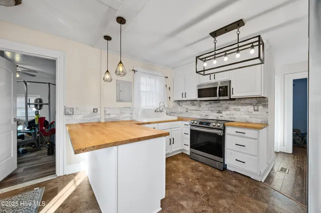 $200,000 | 315 Bordeaux Street, Jacksonville, NC 28540