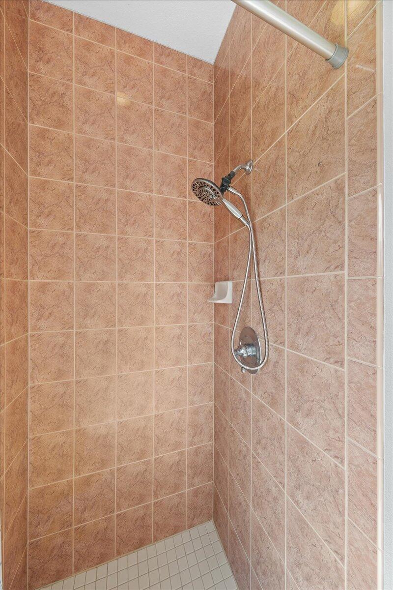 2940 Pomello Road Malabar, FL 32950 - Photo 22 of 42 Walk-in Shower