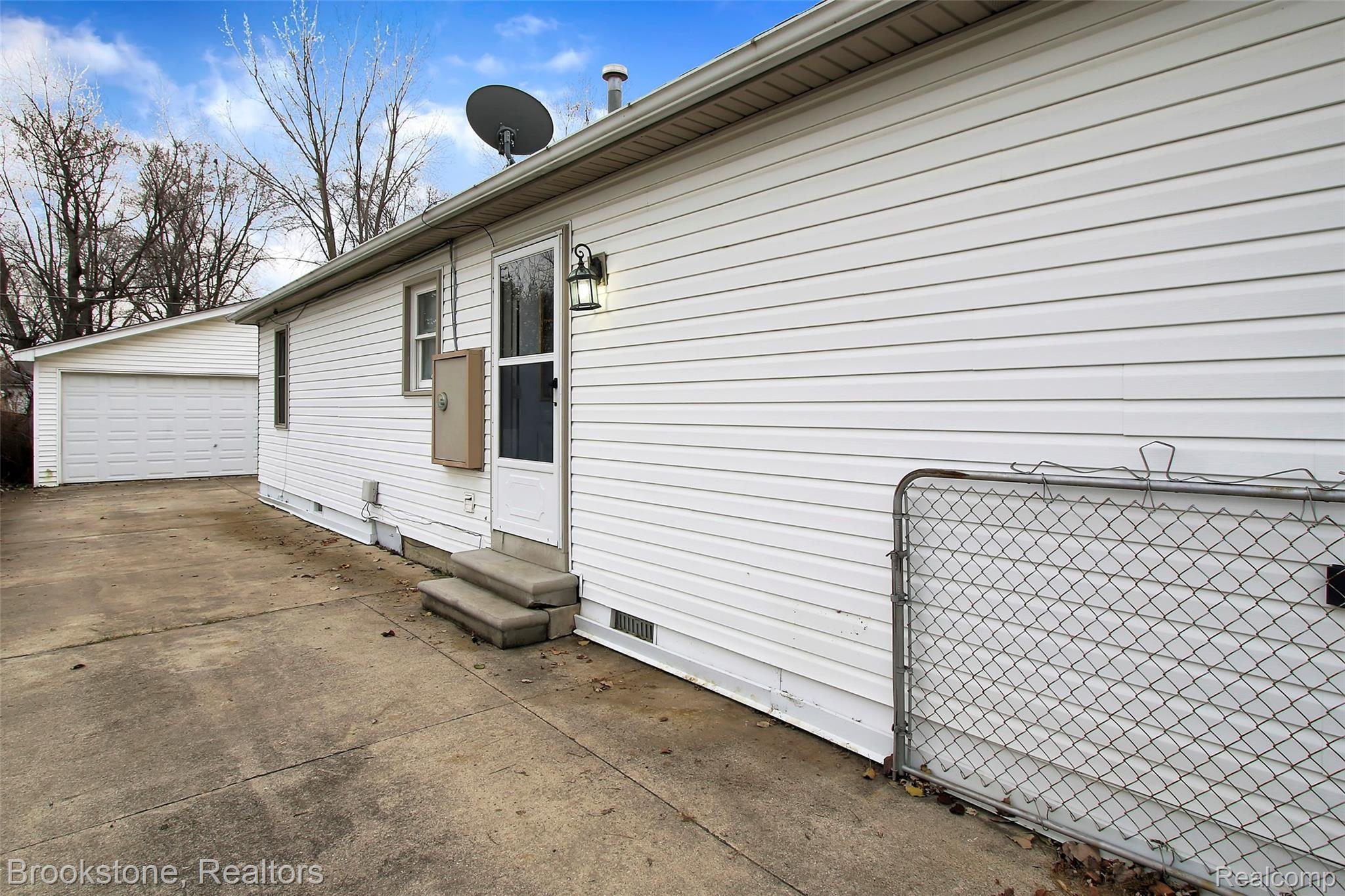 13926 Stephens Road Warren, MI 48089 - Photo 34 of 34 13926-Stephens-Rd-WindowStill-Real-Estate-Photography-34.jpg