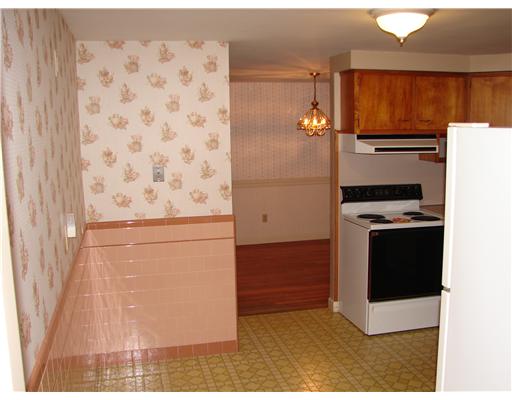 20 Newell Road Cranston, RI 02910 - Photo 7 of 20 Dining Area. Eat-in kitchen! Plus, note how accessable the formal dining room is!