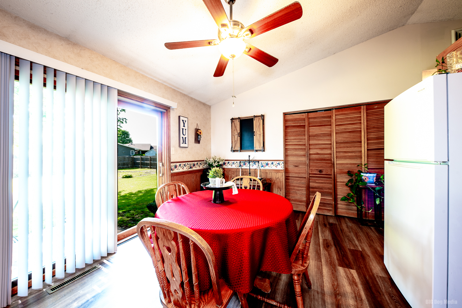 827 Independence Drive Bourbonnais, IL 60914 - Photo 11 of 25 a dining room with furniture and a floor to ceiling window