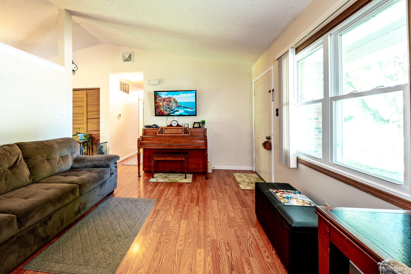 827 Independence Drive Bourbonnais, IL 60914 - Photo 6 of 25 a living room with furniture and a wooden floor