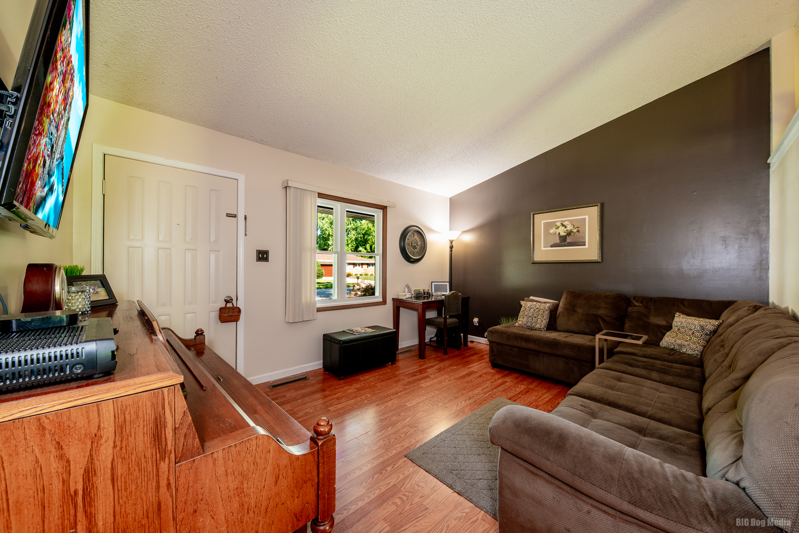 827 Independence Drive Bourbonnais, IL 60914 - Photo 7 of 25 a living room with furniture and a flat screen tv