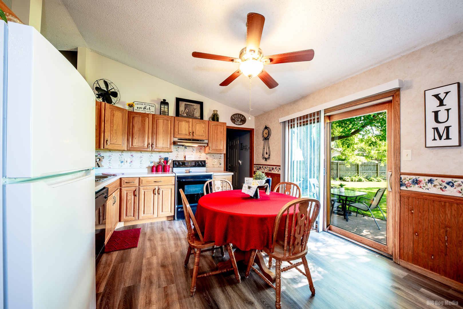 827 Independence Drive Bourbonnais, IL 60914 - Photo 8 of 25 a view of a dining room with furniture window and wooden floor