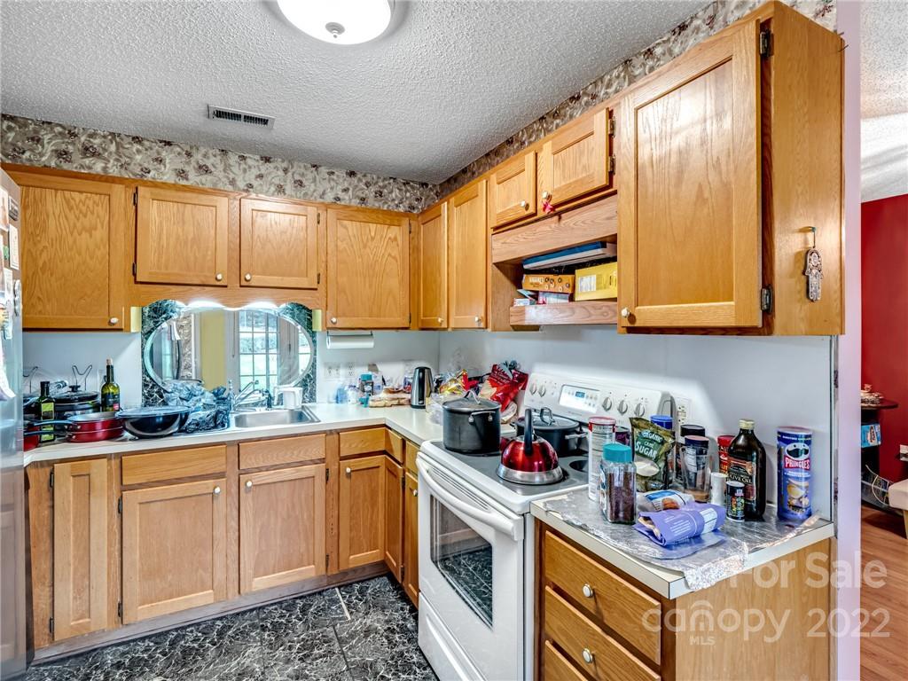 319 7th St Place Southwest, Unit D1 Conover, NC 28613 - Photo 10 of 20 Gallery Image 10