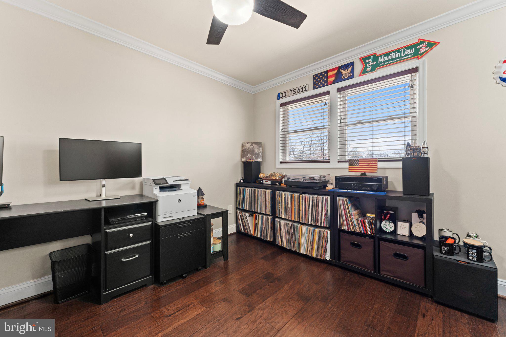 6408 Zekan Lane Springfield, VA 22150 - Photo 25 of 72 a room with furniture and flat screen tv