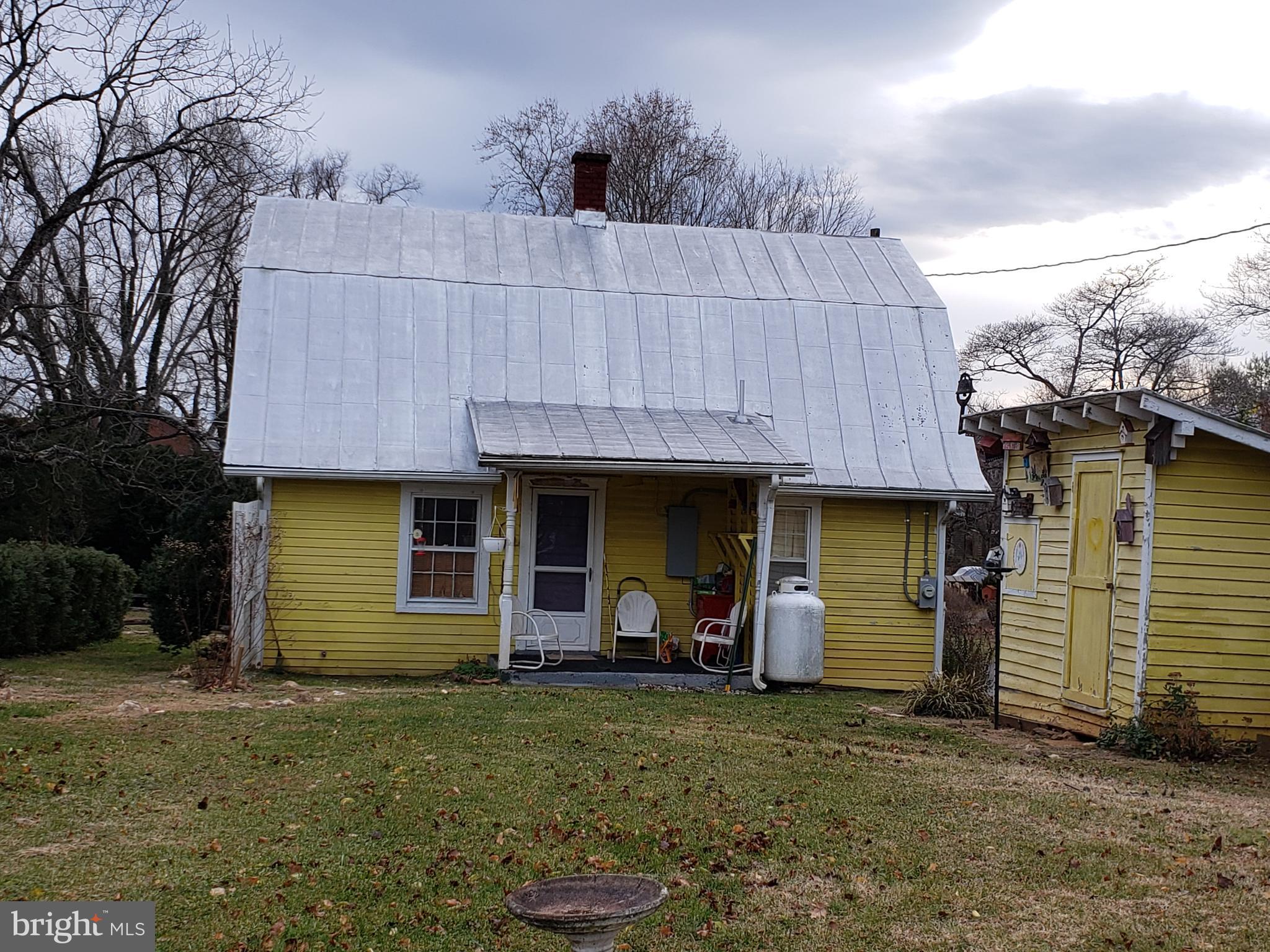 309 Wheeler Street Washington, VA 22747 - Photo 10 of 12 Rear of house.