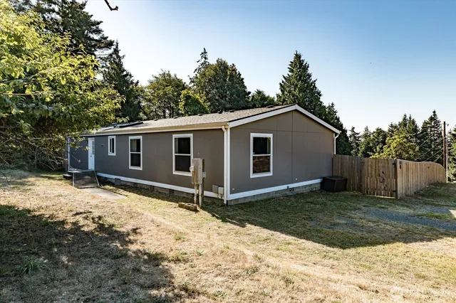 a view of a backyard of the house