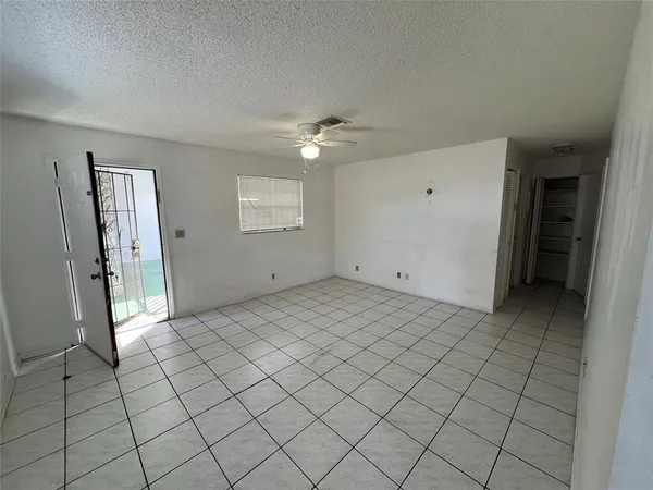 $1,700 | 230 Southwest 1st Street, Unit G8, Pompano Beach, FL 33060