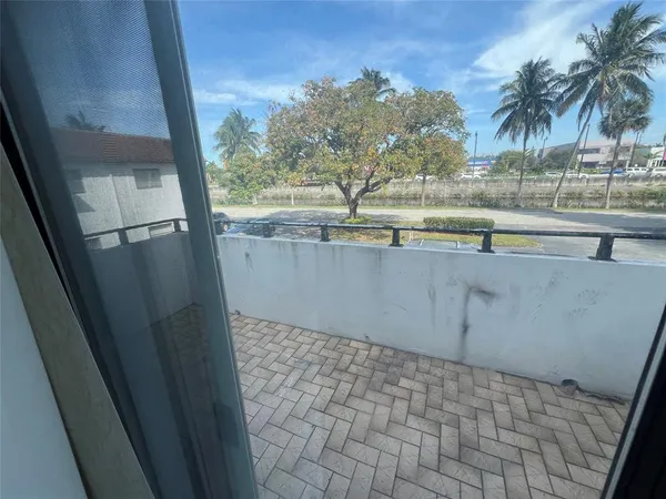 $1,700 | 230 Southwest 1st Street, Unit G8, Pompano Beach, FL 33060