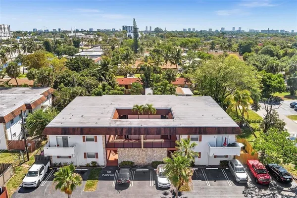 $1,700 | 230 Southwest 1st Street, Unit G8, Pompano Beach, FL 33060