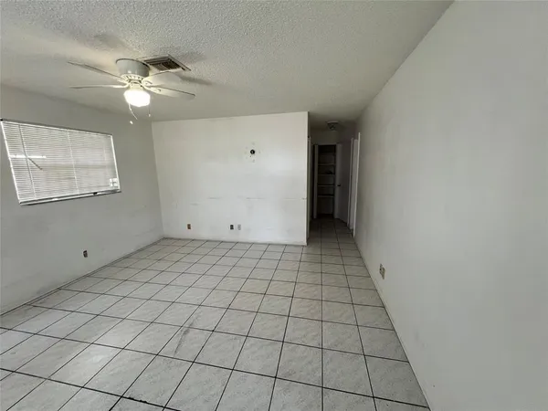 $1,700 | 230 Southwest 1st Street, Unit G8, Pompano Beach, FL 33060