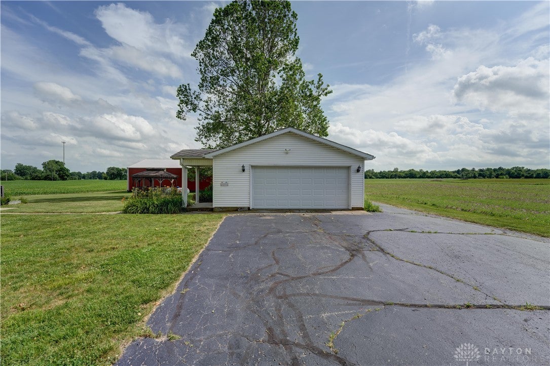 8150 Snake Road Dayton, OH 45426 - Photo 6 of 48 Gallery Image 6