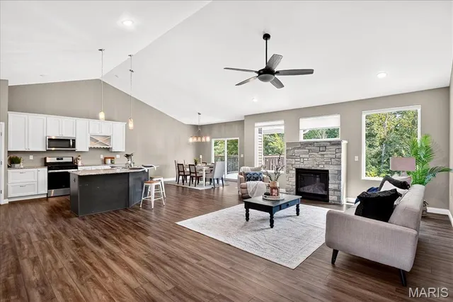 $580,000 | 516 Ingleside Lane, O'Fallon, IL 62269