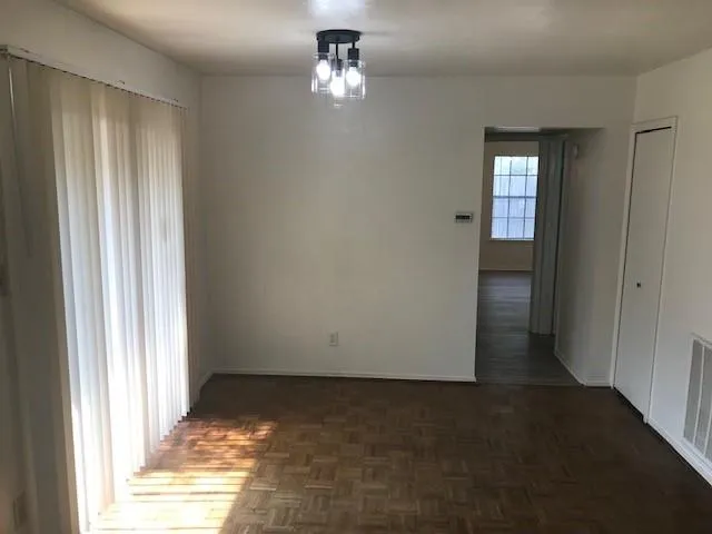 a view of empty room with window