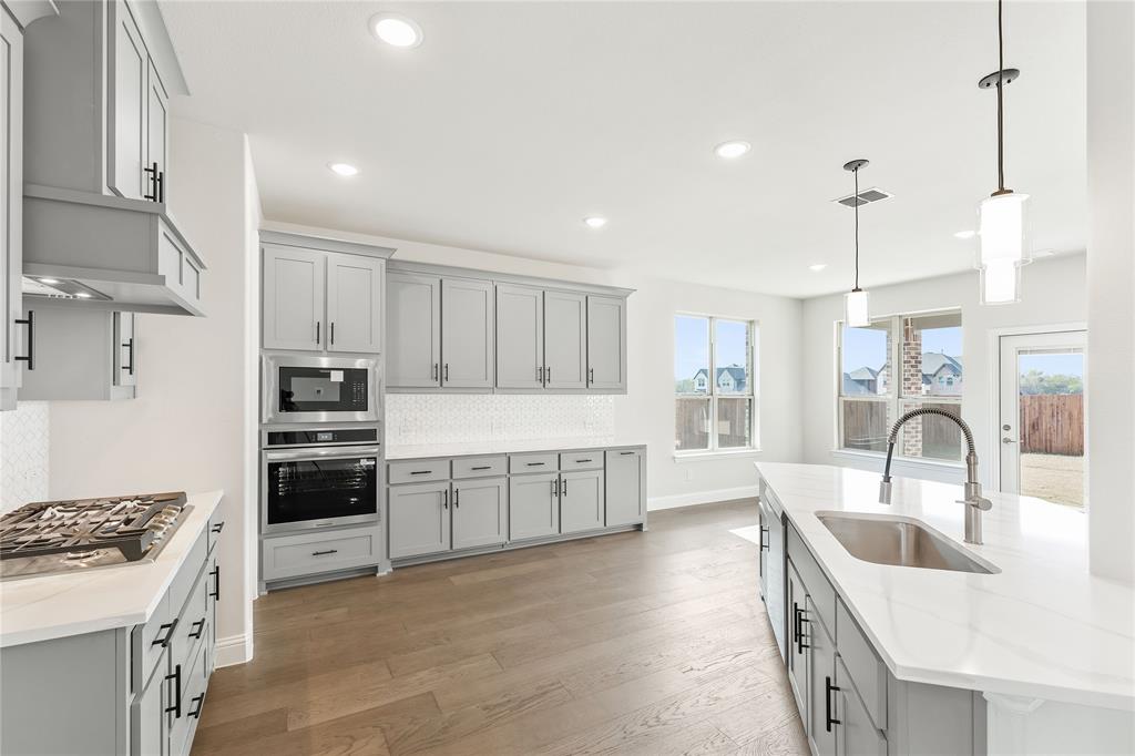 8 Grouse Circle Sanger, TX 76266 - Photo 10 of 40 a kitchen with a sink stove and cabinets