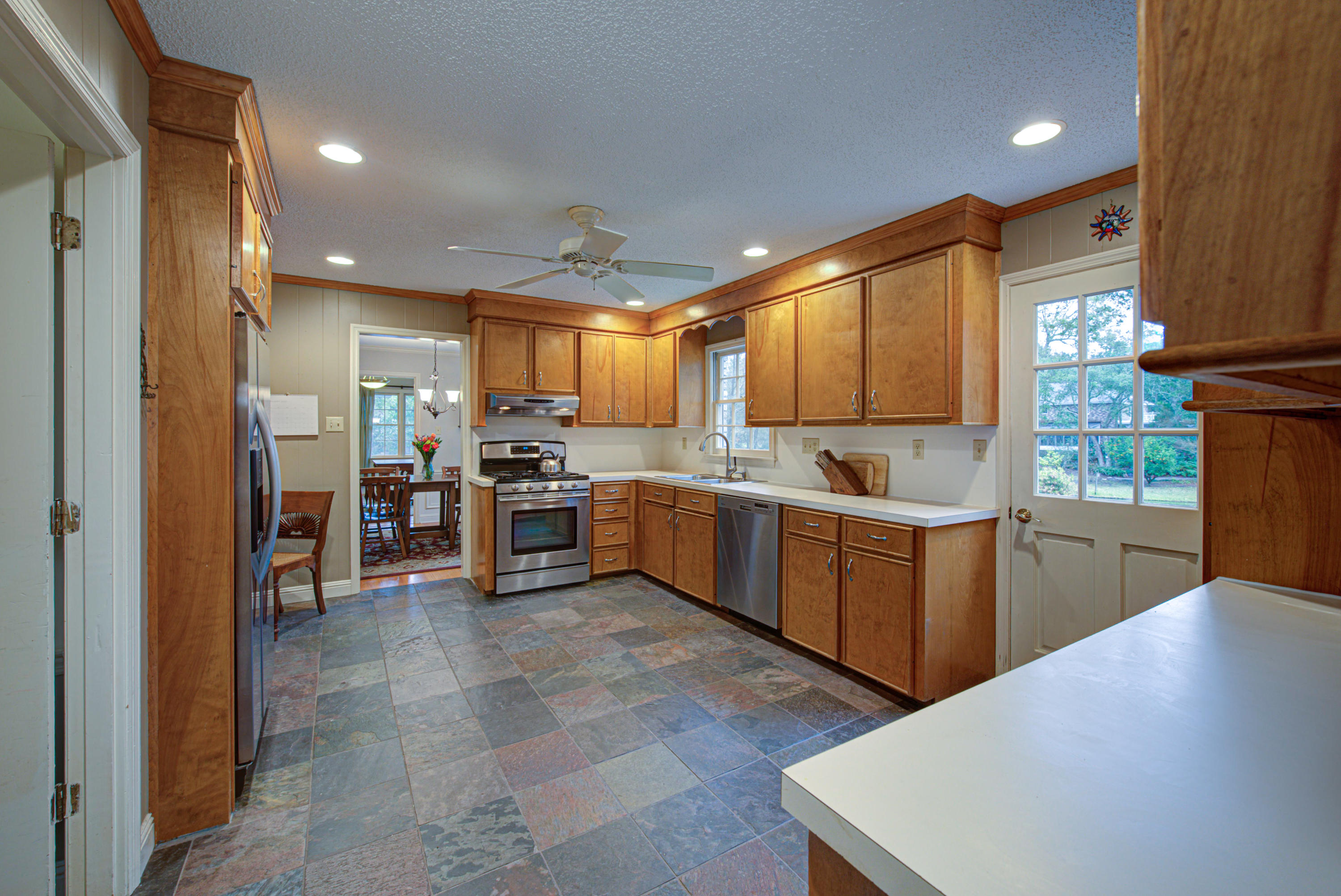 746 Willow Lake Road Charleston, SC 29412 - Photo 12 of 31 Slate floor kitchen