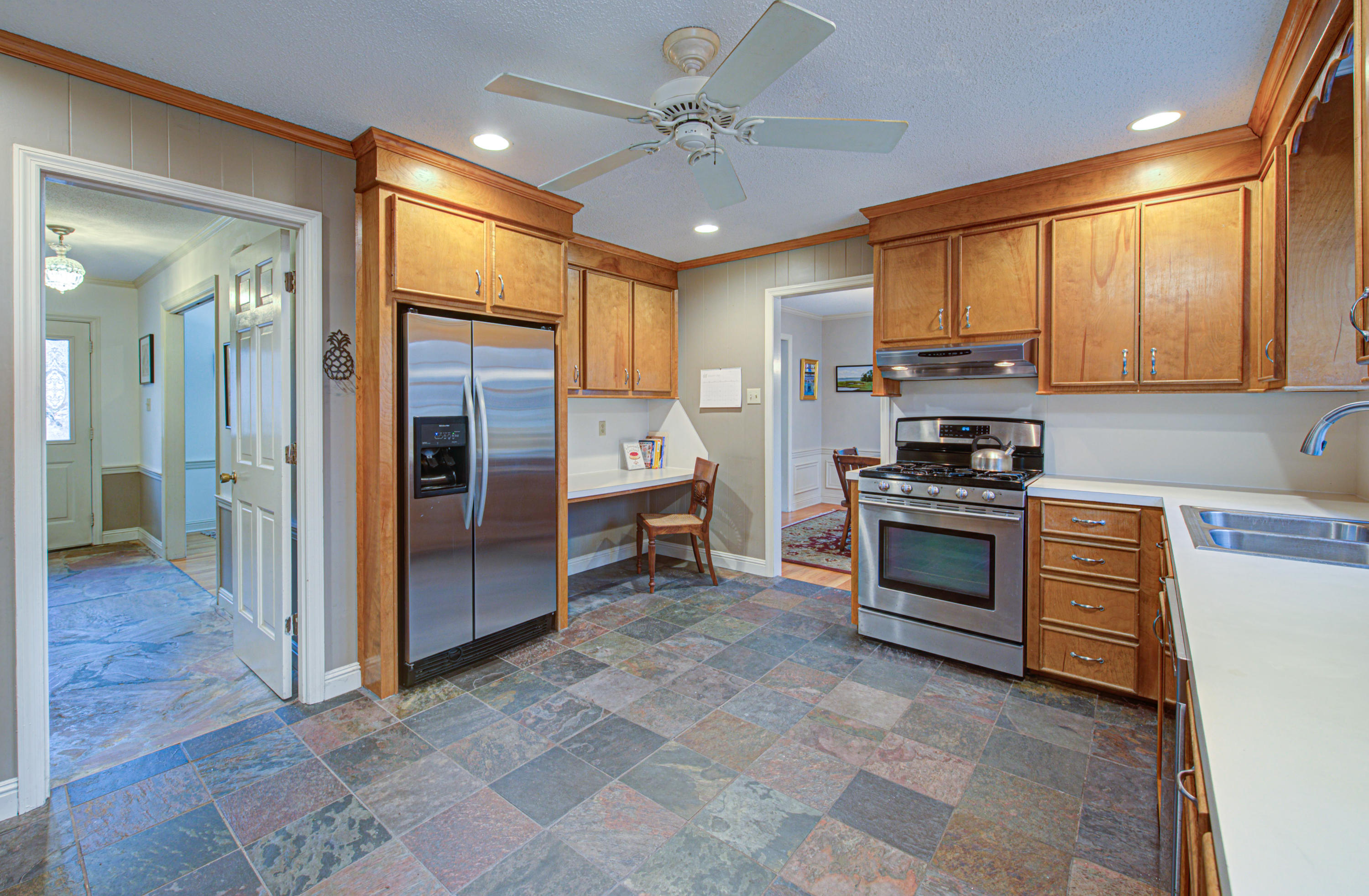 746 Willow Lake Road Charleston, SC 29412 - Photo 13 of 31 Desk area in kitchen