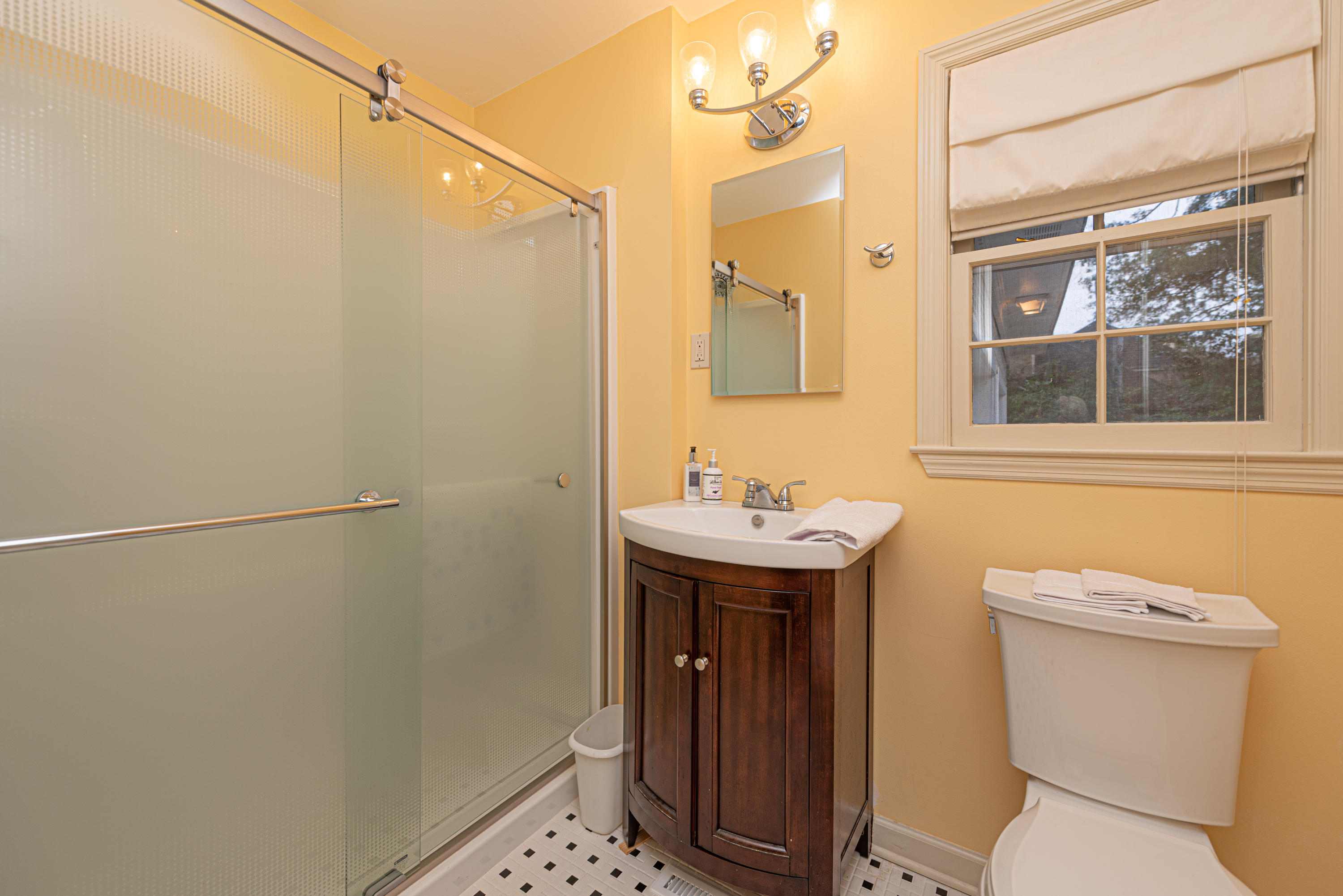 746 Willow Lake Road Charleston, SC 29412 - Photo 17 of 31 First floor bathroom