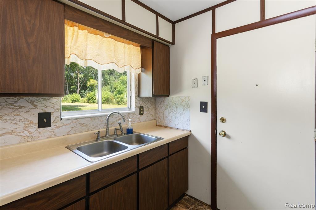 3499 East Carpenter Road Flint, MI 48506 - Photo 12 of 24 Gallery Image 12