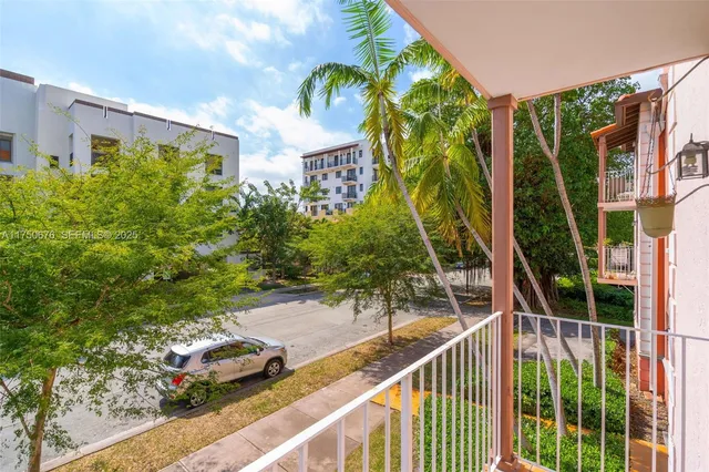 $470,000 | 29 Santillane Avenue, Unit 7, Coral Gables, FL 33134