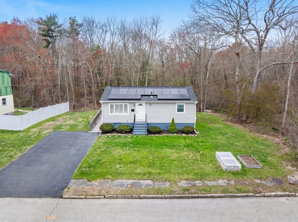 102 Brookside Road Rockland, MA 02370 - Photo 3 of 42 Gallery Image 3