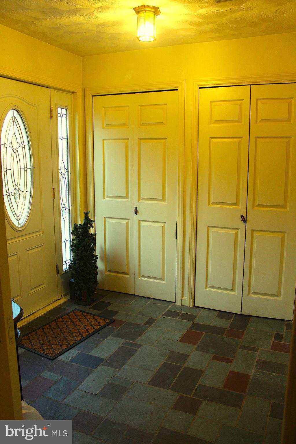 16601 York Road Monkton, MD 21111 - Photo 14 of 23 Front door with slate foyer