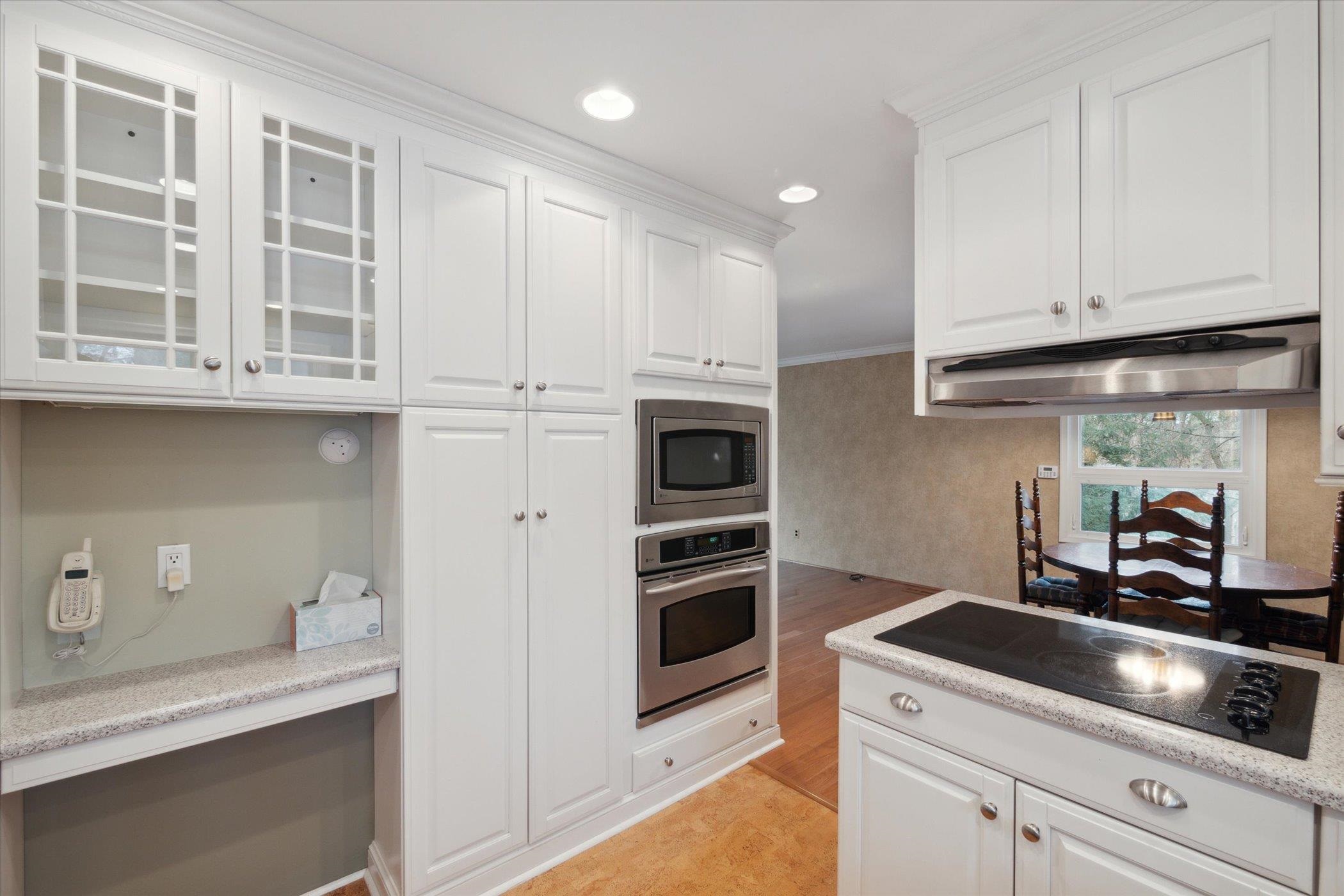 6074 Deguise Court Rochester, MI 48306 - Photo 12 of 51 50098214-15.JPG