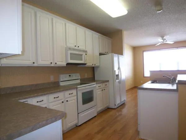 $2,050 | 17722 68th Place North, Maple Grove, MN 55311