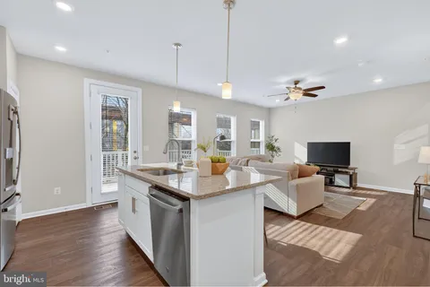 $799,900 | 5684 Stephanie Tessa Way, Unit 54, Alexandria, VA 22303