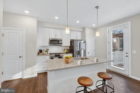 $799,900 | 5684 Stephanie Tessa Way, Unit 54, Alexandria, VA 22303