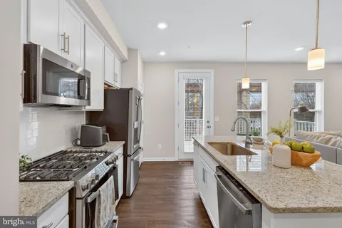 $799,900 | 5684 Stephanie Tessa Way, Unit 54, Alexandria, VA 22303