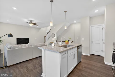 $799,900 | 5684 Stephanie Tessa Way, Unit 54, Alexandria, VA 22303